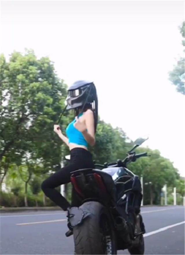 全网首位“铁血战士”女骑,座驾23万杜卡迪,女车主还是90后