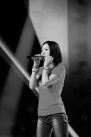 姚贝娜我是一只鱼抖音最火版,姚贝娜绝唱鱼现场完整版