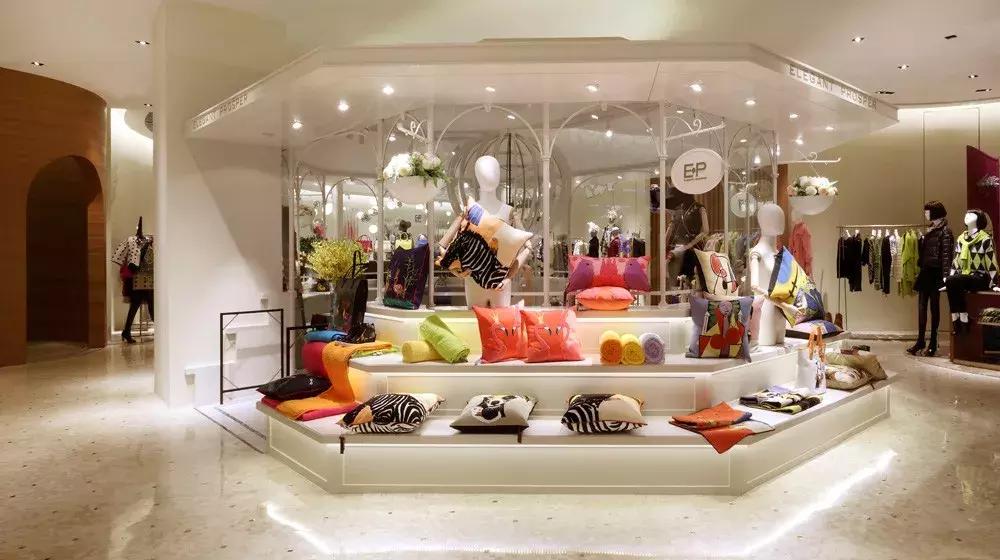 国产女装黑马，5000一件还遭疯抢！全凭这点做得好！