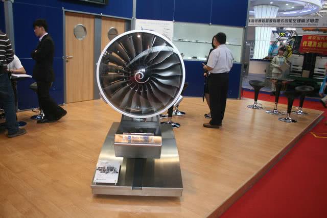 珠海航展中心歼20表演,珠海航展歼10模型