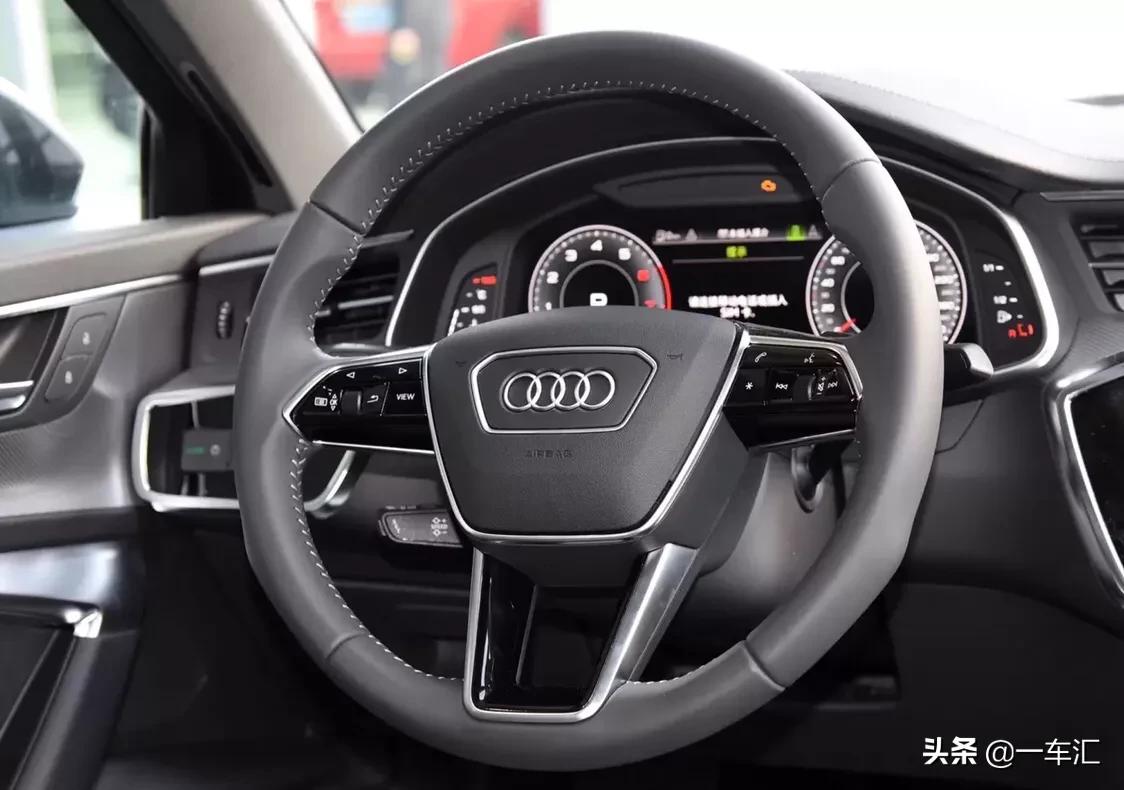 奥迪a6l豪华致雅型对比宝马5系,同级别的奥迪a6l