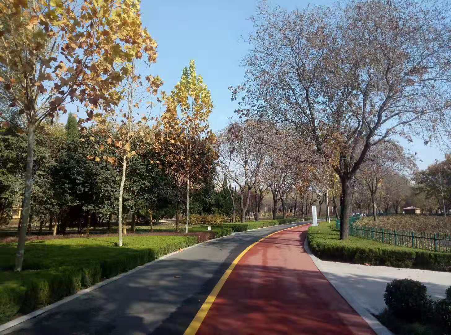 达活泉的春天图片,达活泉的秋景