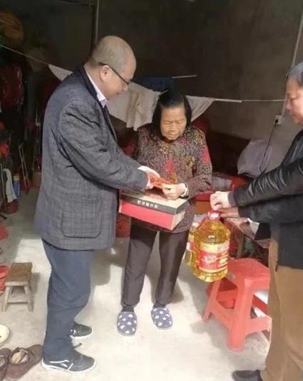 海天下集团董事长黄玉树先生出资20万支持新春慰问活动