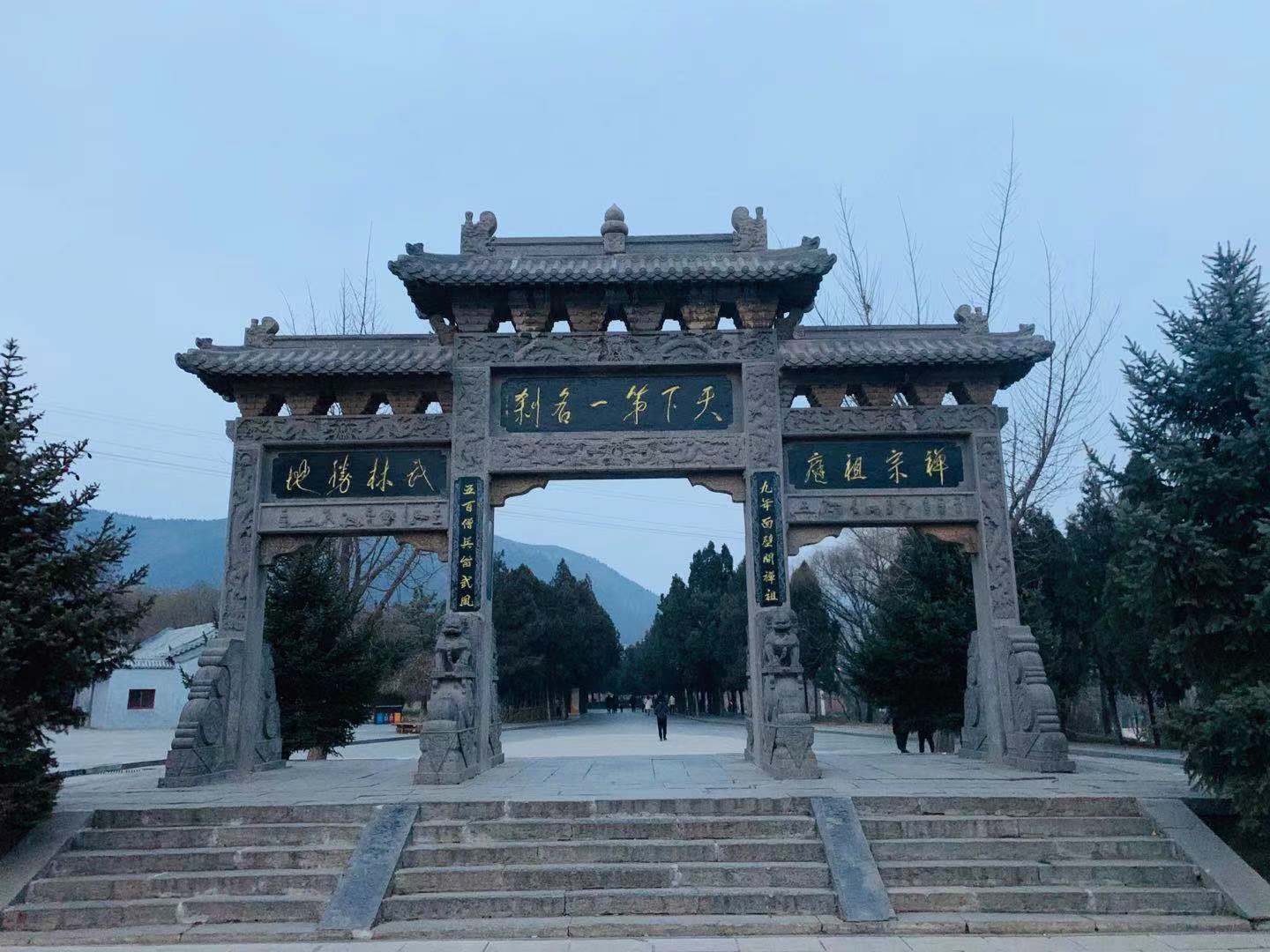郑州少林寺一天纯玩旅游团,郑州驴友张三疯龙门大峡谷