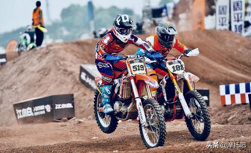 这摩托真好喝。。。不对....这酒真好骑！