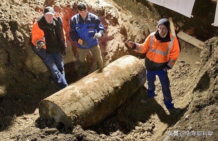 海南一男子钓鱼,海口男子钓鱼钓出两枚手榴弹