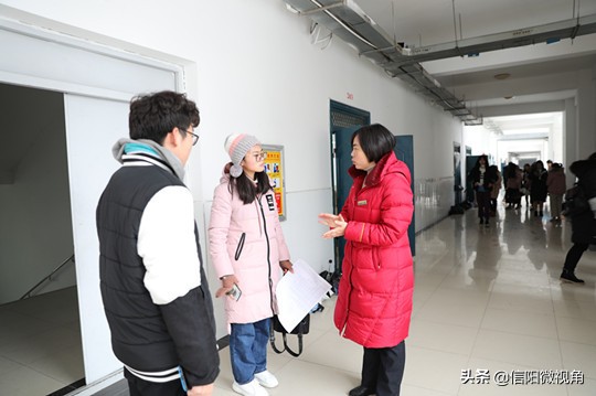 高校学子返乡不用愁 信阳火车站送票进校园（图）