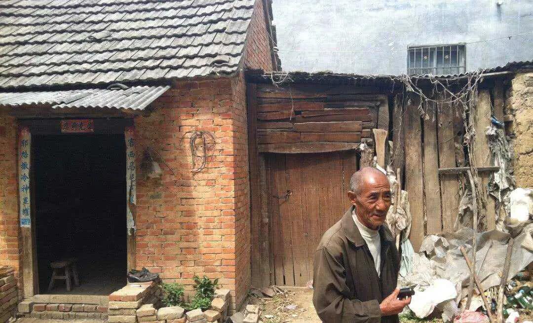 农村建房发现有坟墓怎么迁坟,农村建房子期间能迁移坟墓吗