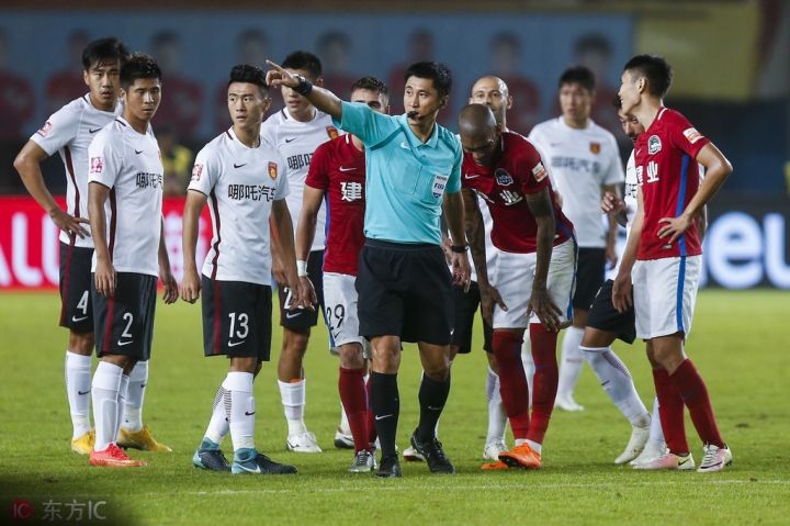 裁判马宁亚冠入场视频,马宁执法亚冠亚洲杯决赛