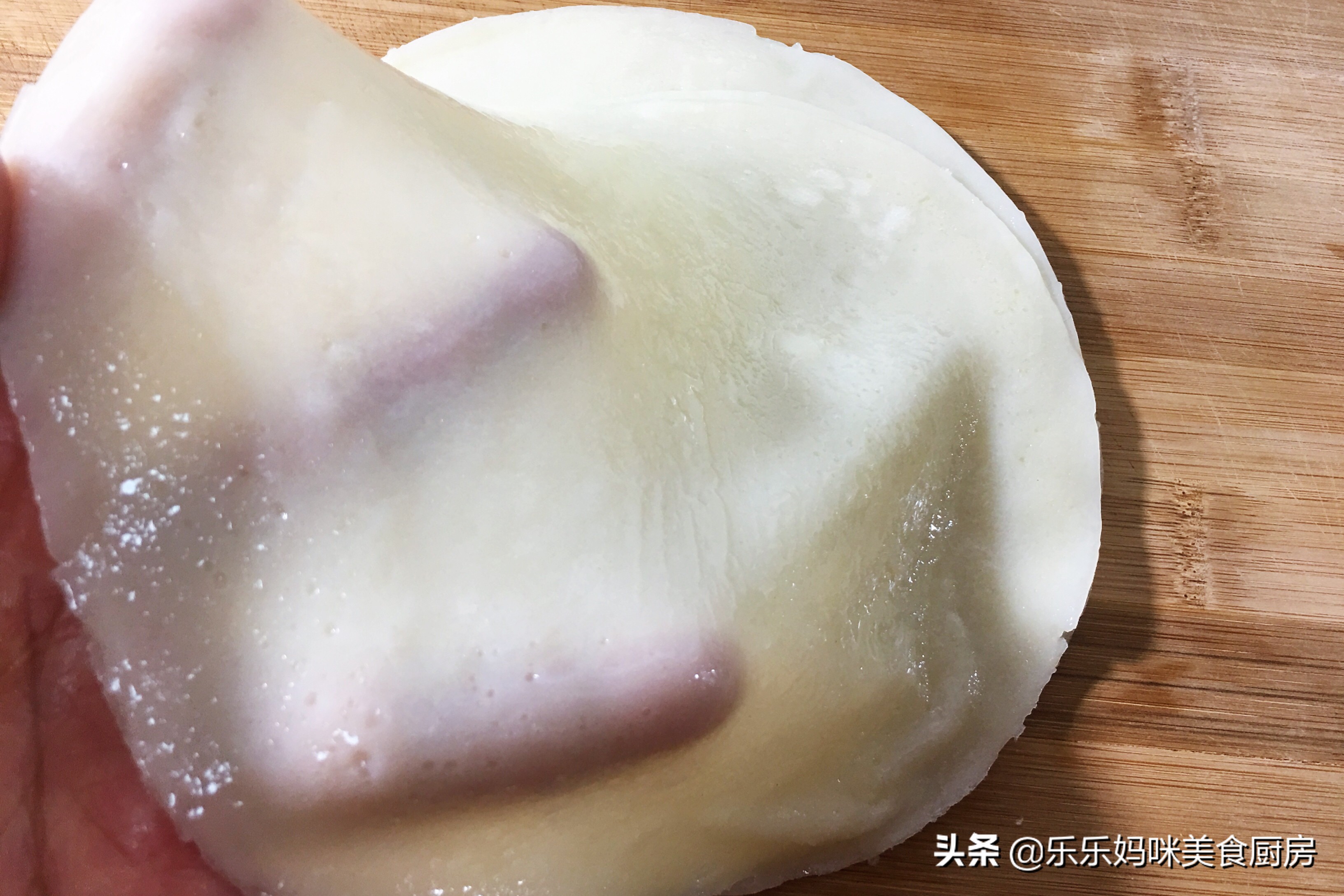 在家蒸凉皮揭不下来怎么回事,为什么自己蒸凉皮会开裂