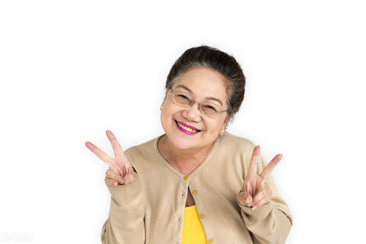 65岁老太太卖面膜，用“一条丝巾”获客，月入12万，吊打年轻人