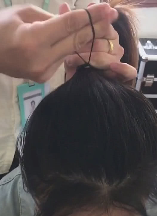 扎了几十年的辫子,橡皮筋扎发技巧