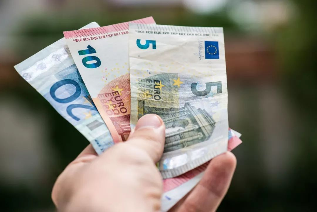 中国海关收小费怎么判,如何处理新疆旅游团20元小费