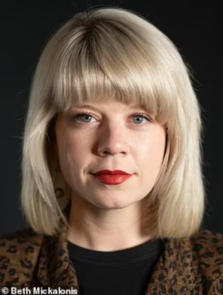 英国生育率变化50年,英国生育率低的原因