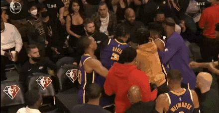 霍华德最惨一幕,霍华德被嘘