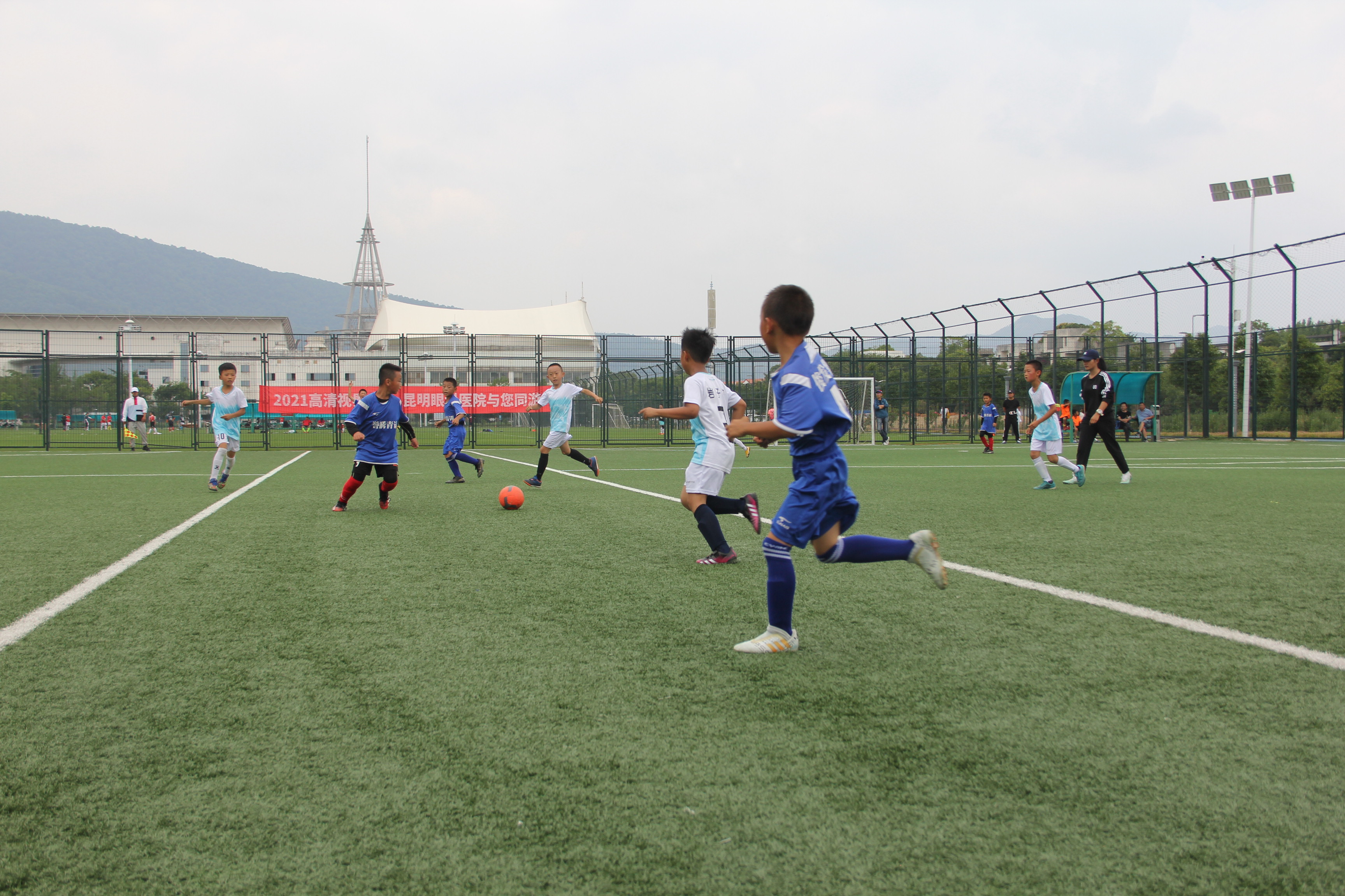 助推校园足球公益活动,助力青少年足球比赛