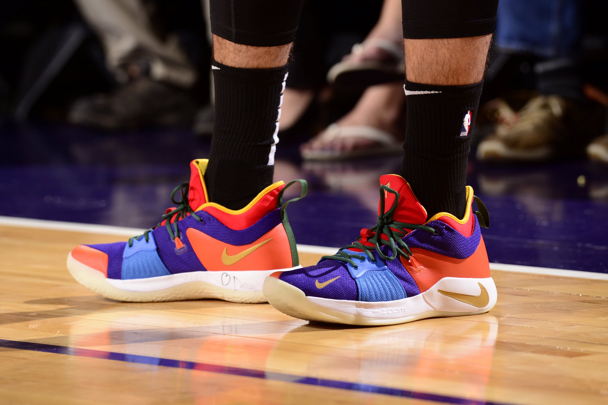 NBA今日球鞋精选：NIKE未来外线头牌“内战”塔克上脚稀有AJ4