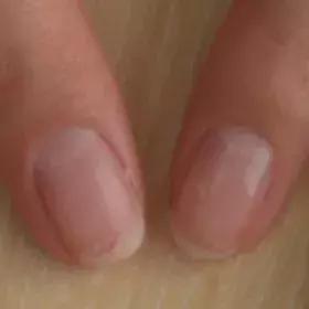 美甲怎么对指甲伤害小,长期美甲怎么保护指甲