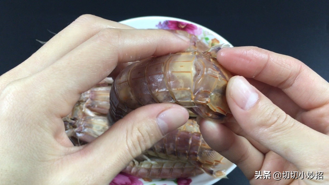 熟的皮皮虾扎手有点疼怎么处理,皮皮虾好吃不会剥又扎手又扎嘴
