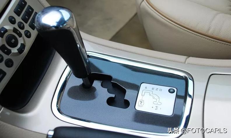 十年前的领导座驾,老款标致总统座驾