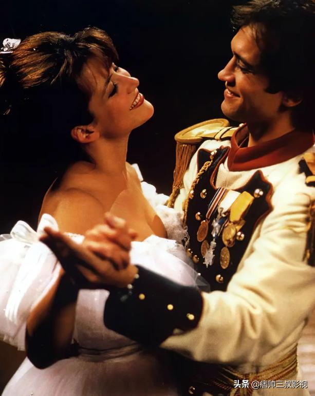 梨涡浅笑，美丽动人的苏菲玛索用她标志性的笑容融化有情郎