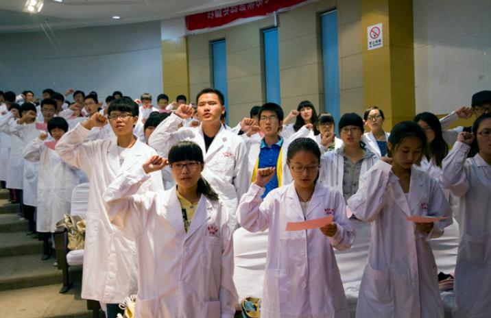专科医学生毕业后的出路在哪,医学专科的毕业生就业前景