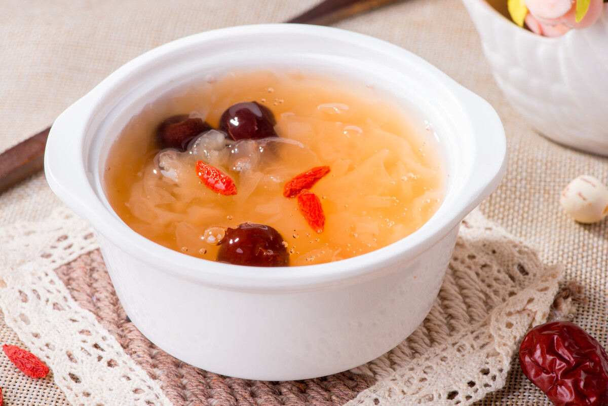 想要银耳出胶一定要泡1小时么,想要银耳汤粘稠还可以加淀粉吗