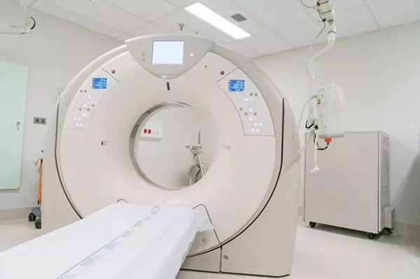 心脏核磁共振能做烤瓷牙吗,做核磁共振嘴里有金属牙能做吗