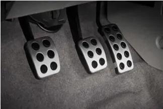 怎么踩好离合科二,如何正确踩离合