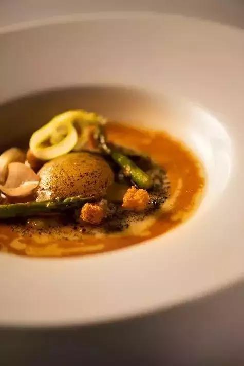 在上海最高的餐厅吃饭需要多少钱,上海最贵的餐厅吃一顿花多少