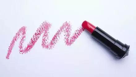 女神节特辑：从禁忌到经济，一支口红里的社会史