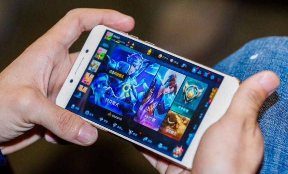 为了守住游戏疆土，猜猜腾讯IEG给蓝标砸了多少亿？