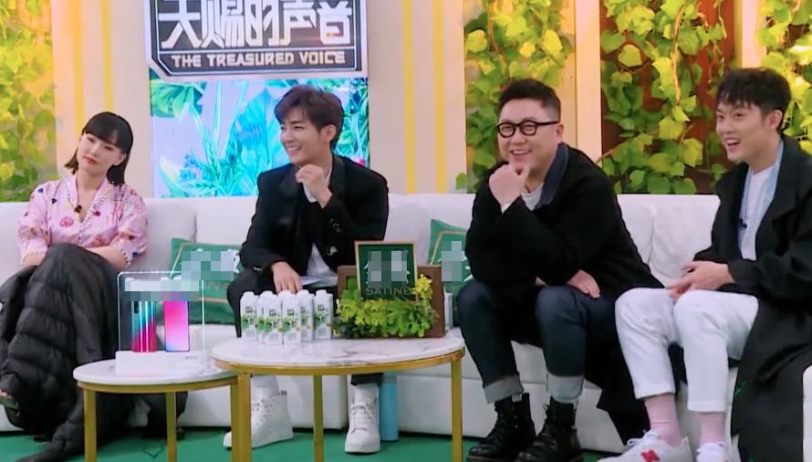 说哭萨顶顶拉踩炎亚纶，为赢《歌手》，《天赐的声音》剑走偏锋？