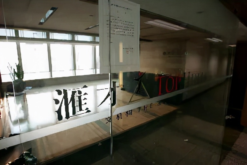 教练技术：流行于精英圈层的“精神*脑洗**”游戏