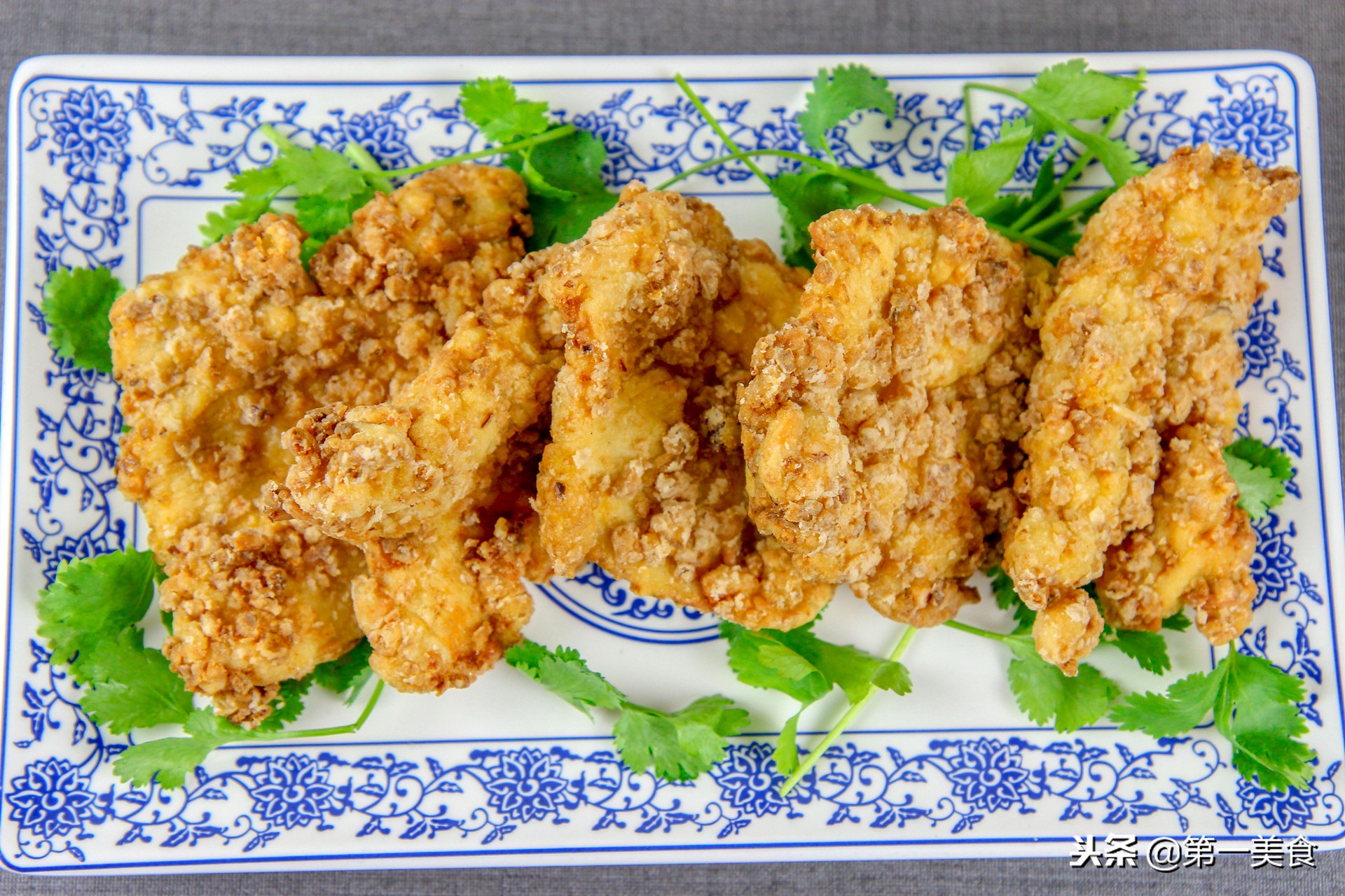 家常炸鸡排最简单做法视频,经典小吃炸鸡排的自制做法