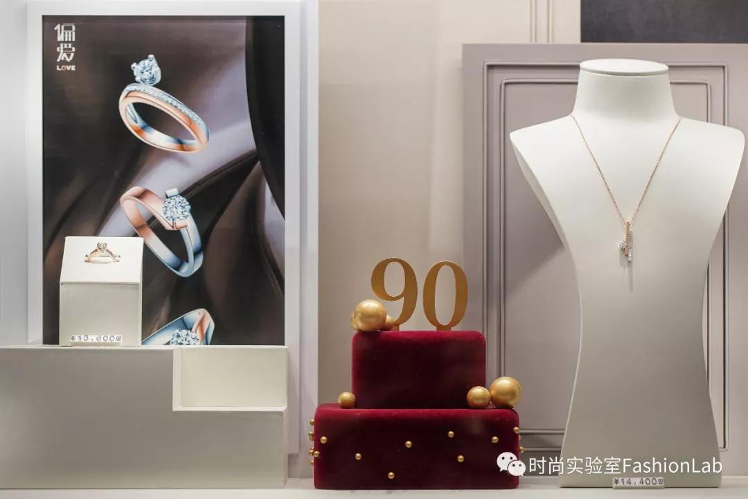 送对年终礼物是当代青年的社交核*器武**