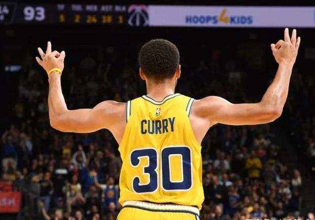 在球场上投篮,在球场上适合打什么位置