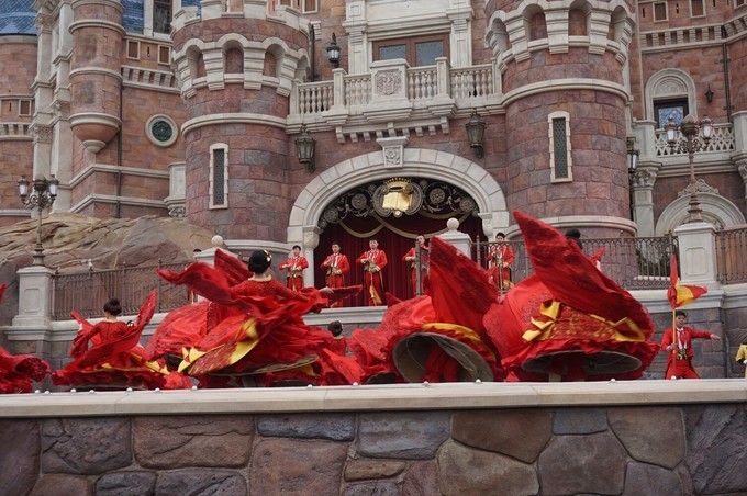 迪士尼秋日巡游完整版,平价版迪士尼游玩攻略