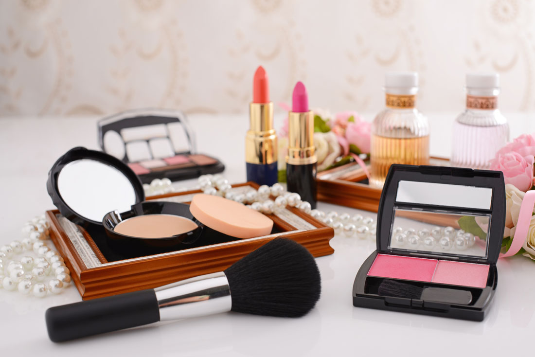 如何预防化妆品引发的皮肤病 (化妆品引起的皮肤病涂什么药好)