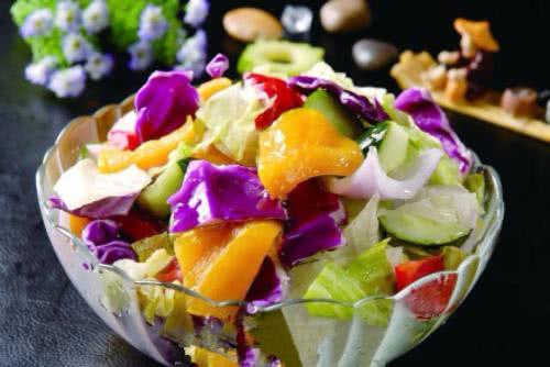 给宝宝喂辅食水果剩下的怎么办,给孩子喂辅食这4件事宝妈要注意