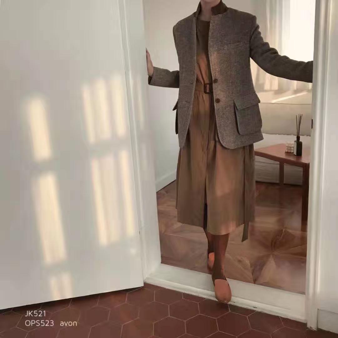 2018年韩国爆火的红蓝两边外套,韩国最新外套穿搭