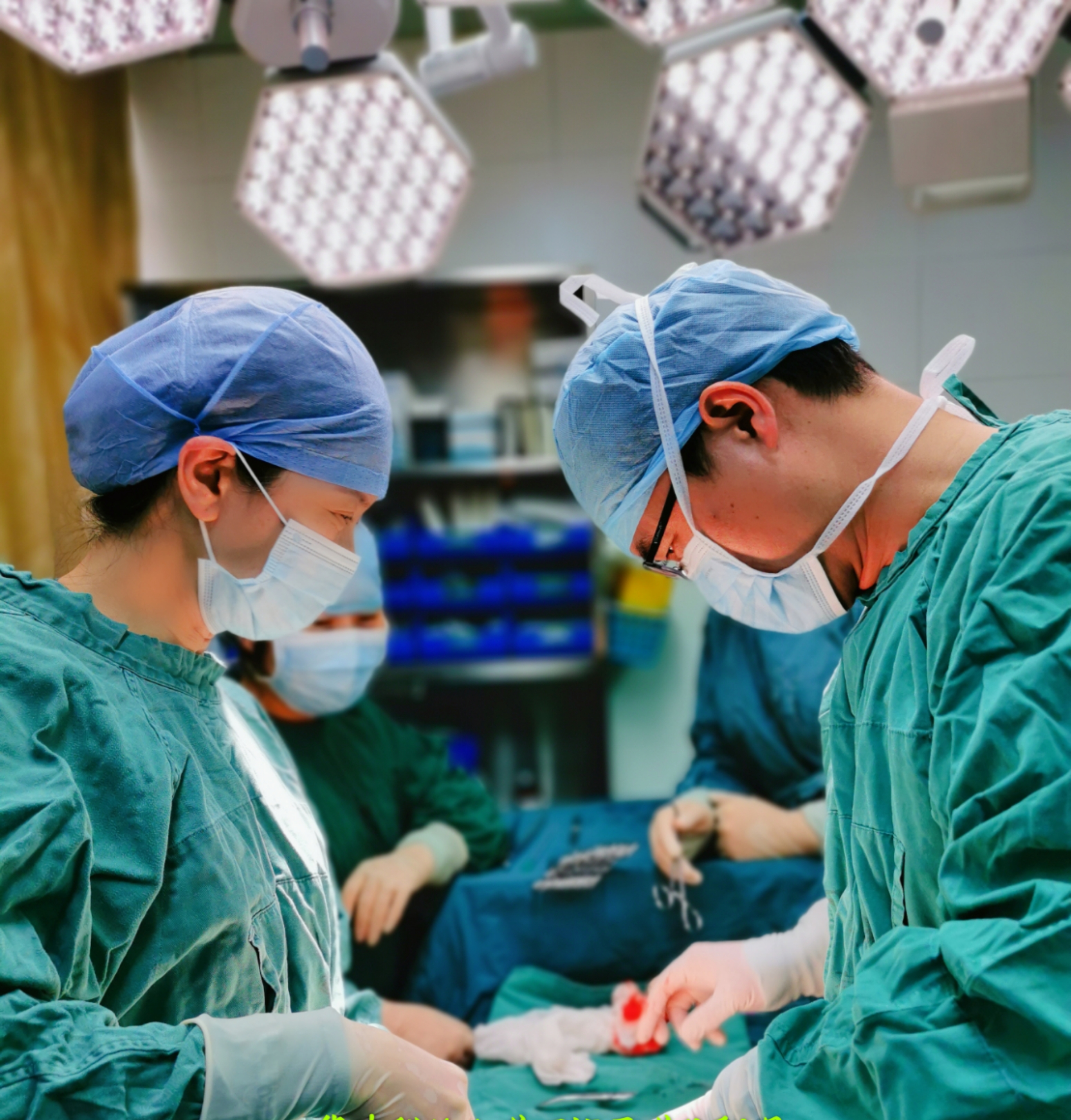 产科医生孕妇生了四胞胎,同济医院孕妇分娩