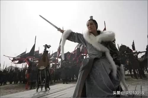 裘是1001夜第33夜：轻裘缓带风流帅，锦绣丛花拥骑远