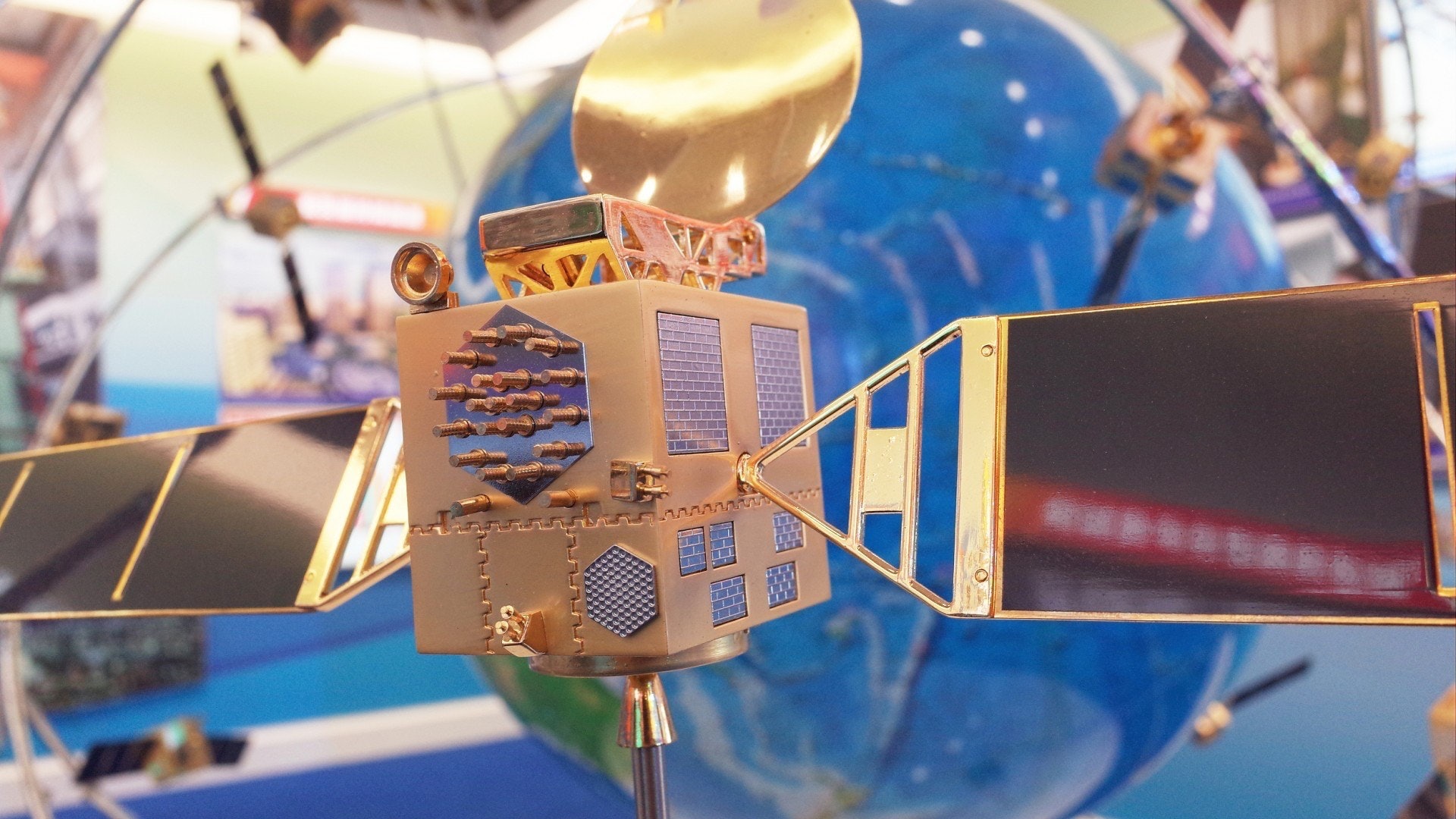 北斗系统和jbs系统谁更厉害,北斗系统有多少颗卫星