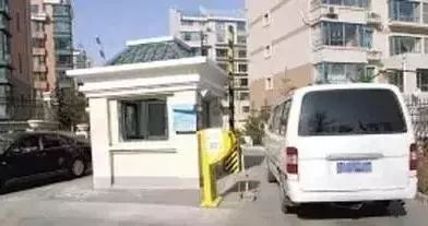 业主用车堵小区屡屡发生，物业如何处置才算恰当？