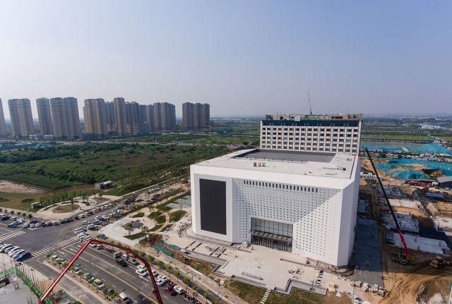 解析河南省郑州市的网络空间科技馆：像老式收音机，也像平躺机箱