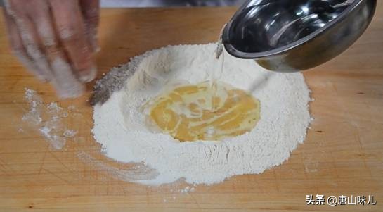 包元宝水饺的手法视频慢动作,儿童手工元宝水饺慢动作教程