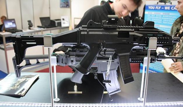 evo冲锋枪有多强,evo蝎式冲锋枪射程