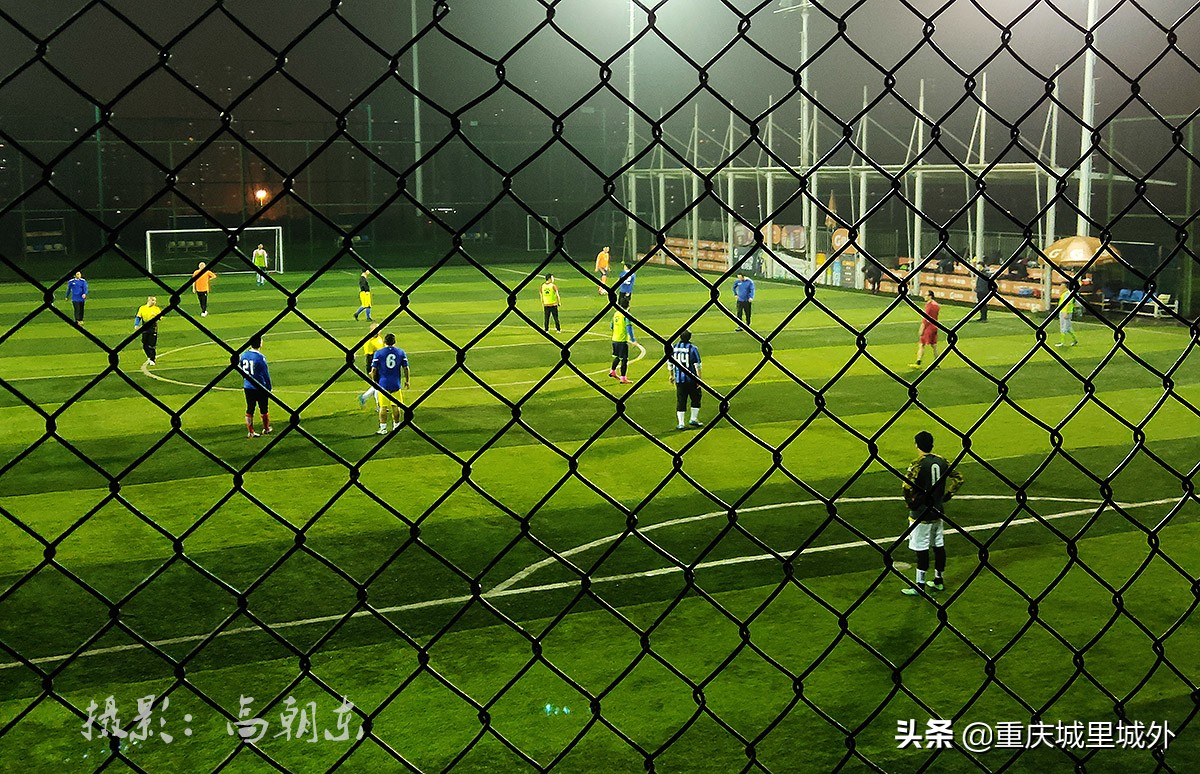 解禁了！夜探平顶山体育公园——清静，照明充足，更适合夜练