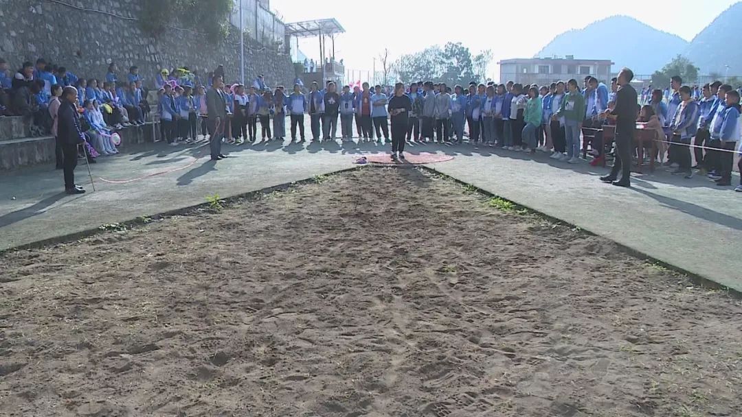 关岭民族寄宿制学校2024艺术节,关岭县寄宿制中学冬季运动会